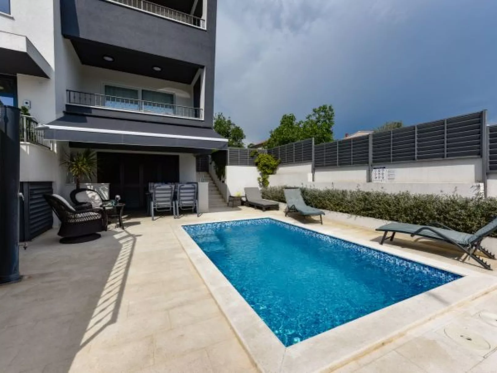 Villa Azzuro with jacuzzi and pool - Image-tags.info