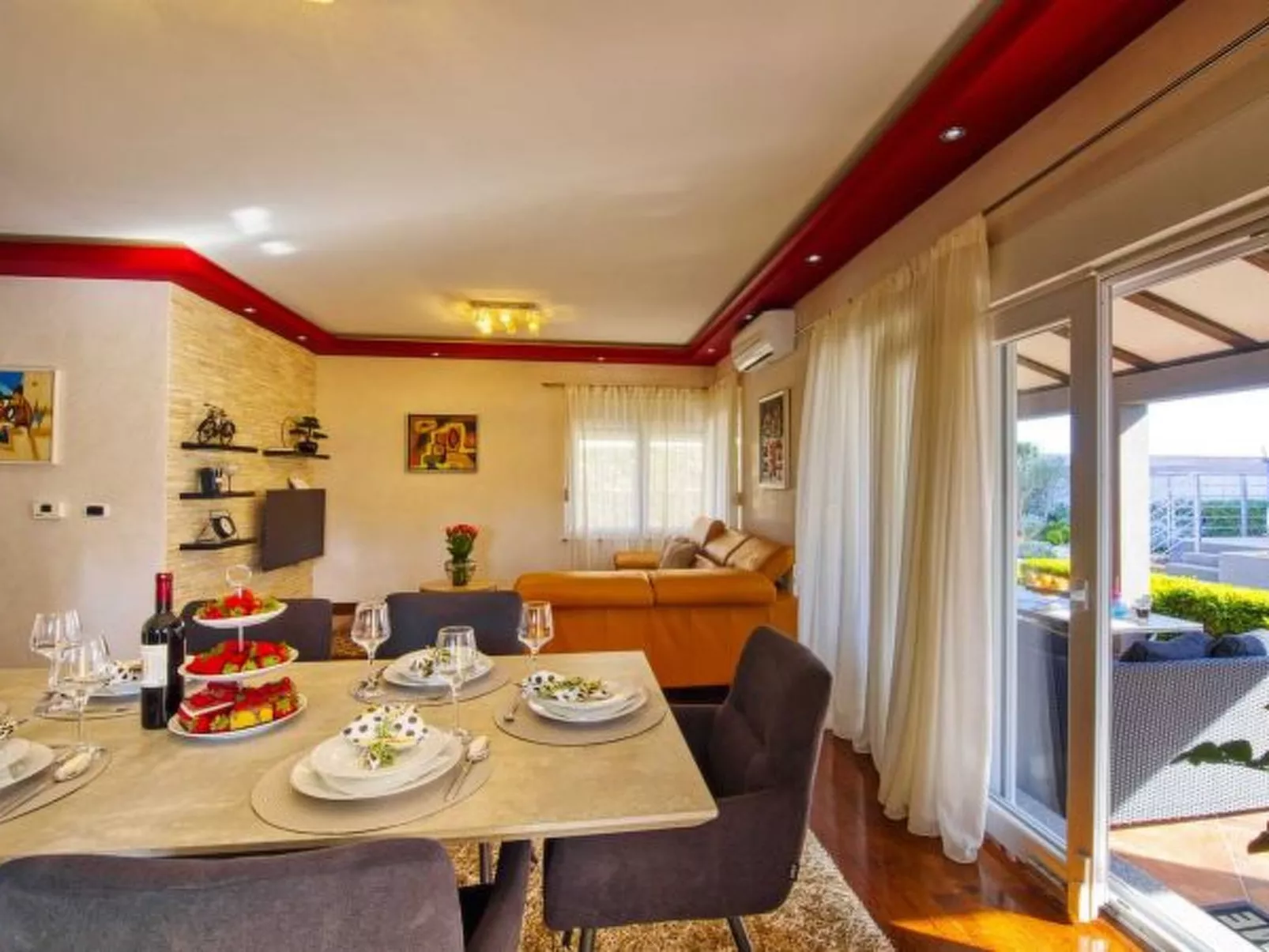 Villa Enna with heated pool - Image-tags.info