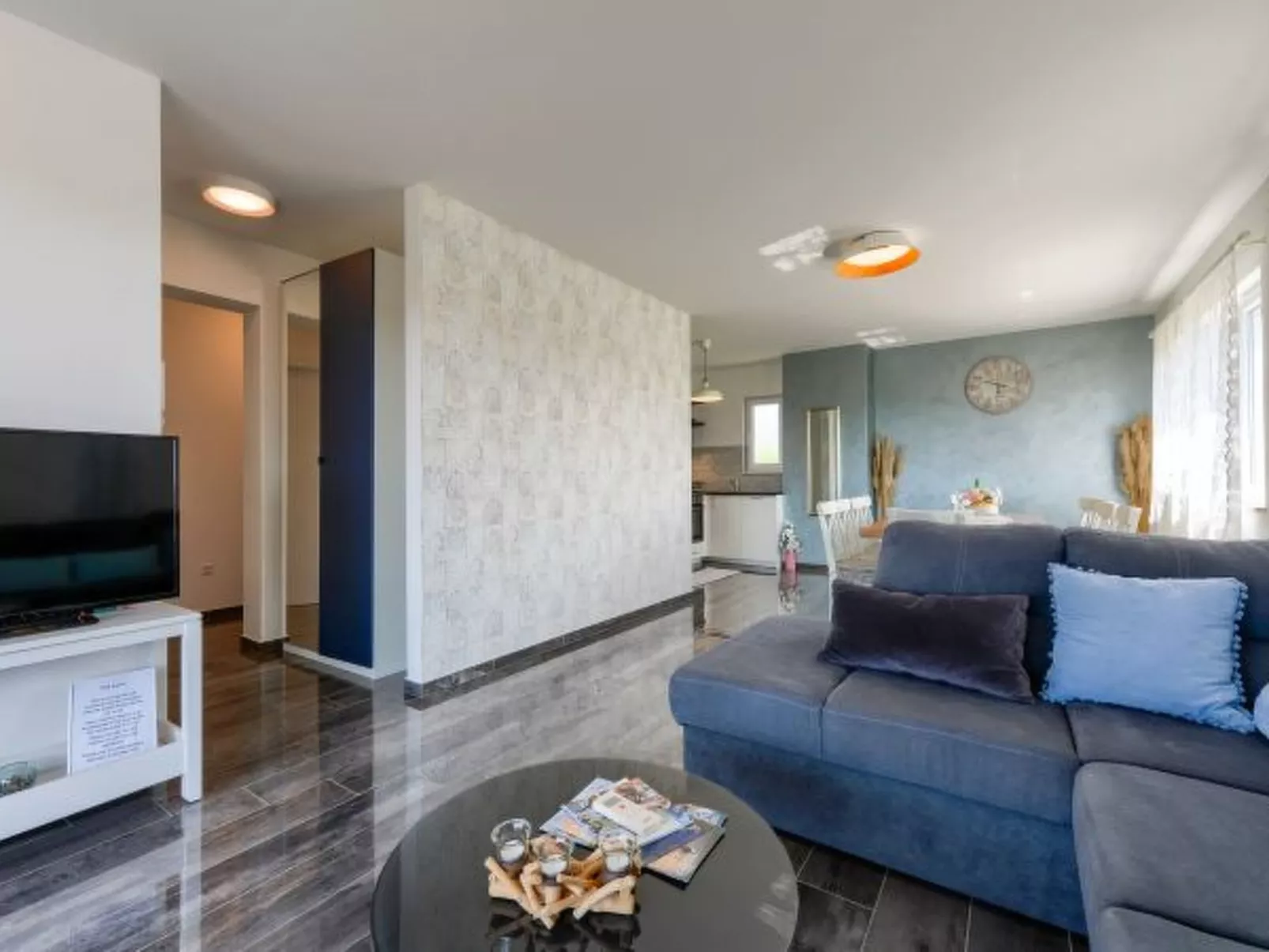 Villa Azzuro with jacuzzi and pool - Image-tags.info