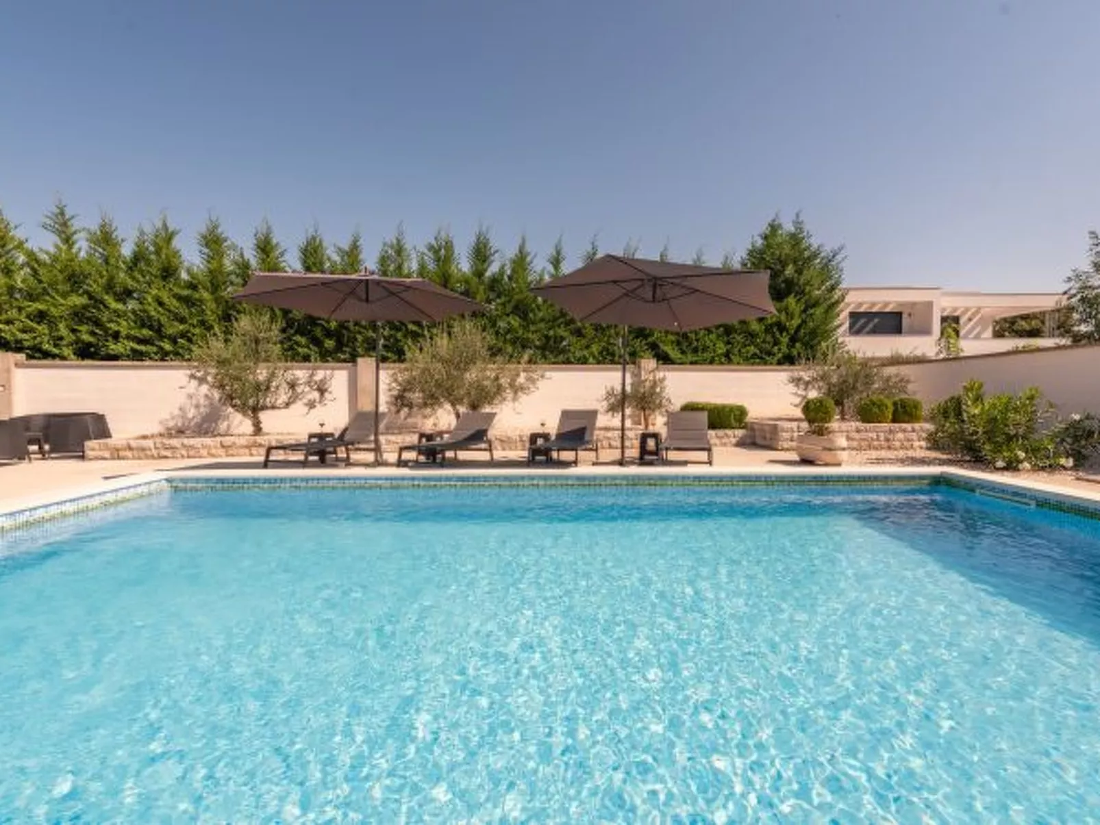 Villa Miranda with pool - Image-tags.info