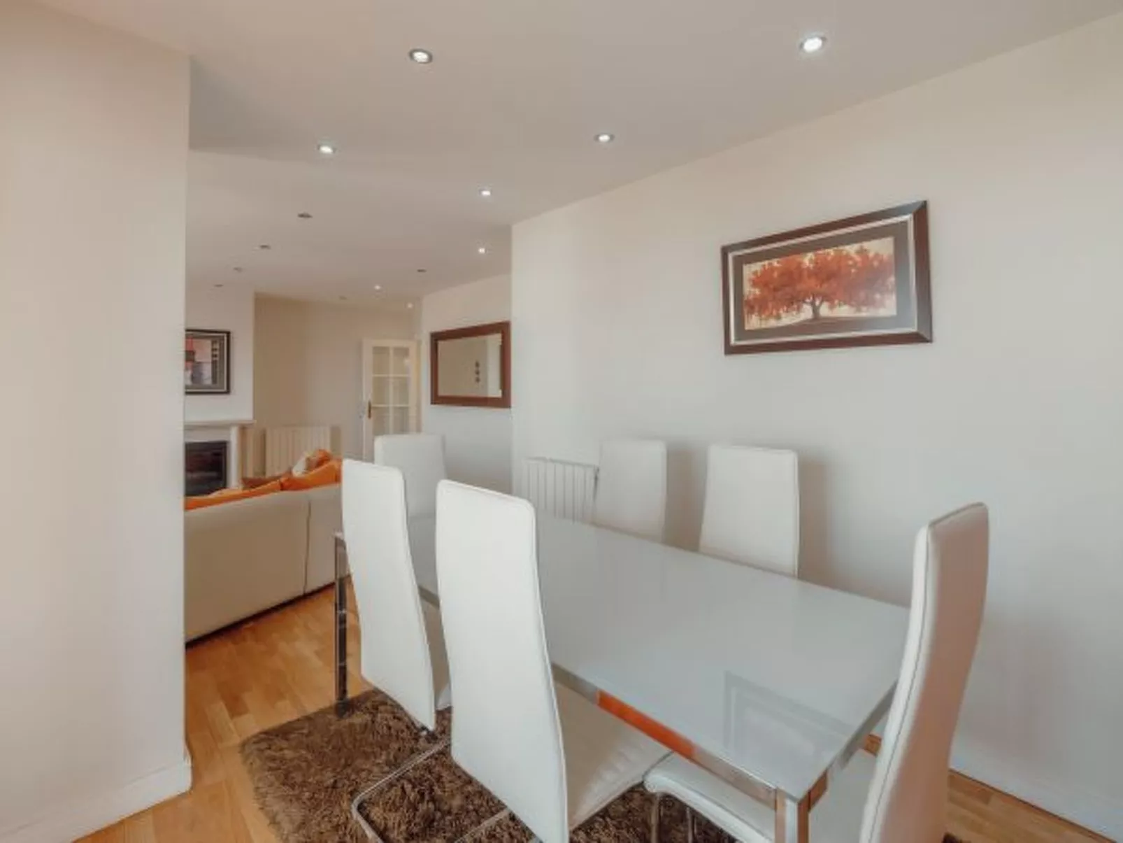 DOWNTOWN GRAND TOWER VIEW by VACATIONY - Binnen