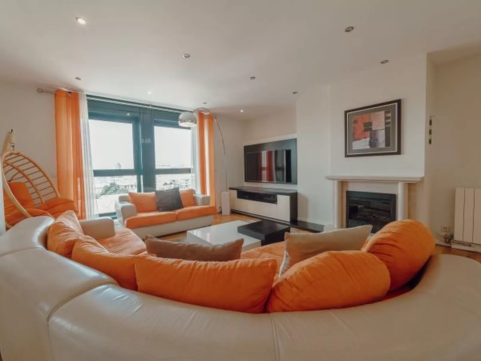 DOWNTOWN GRAND TOWER VIEW by VACATIONY - Binnen