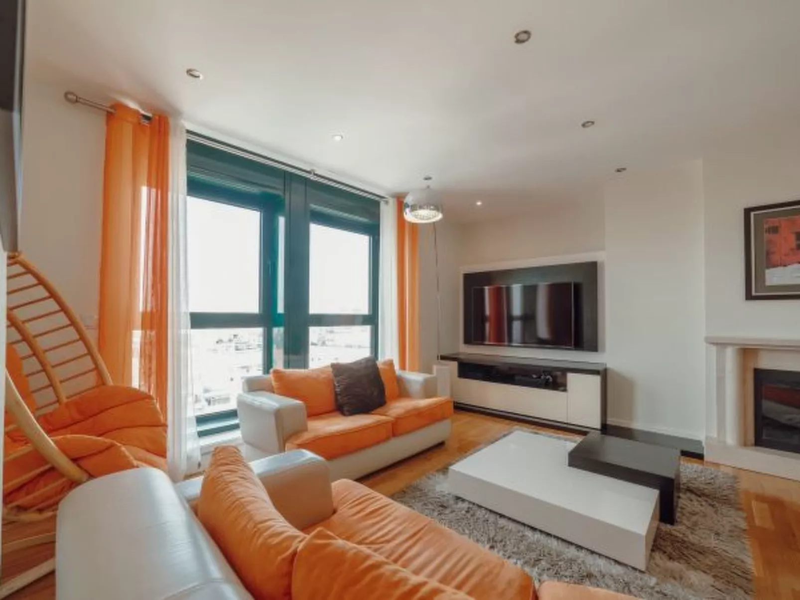 DOWNTOWN GRAND TOWER VIEW by VACATIONY - Binnen