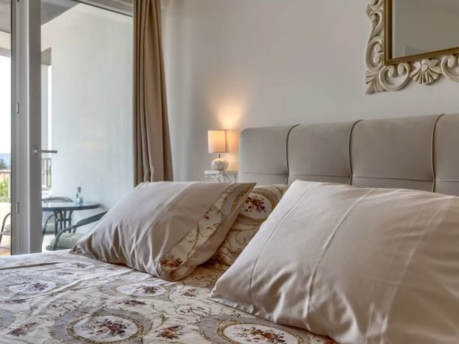 Villa Azzuro with jacuzzi and pool - Image-tags.info