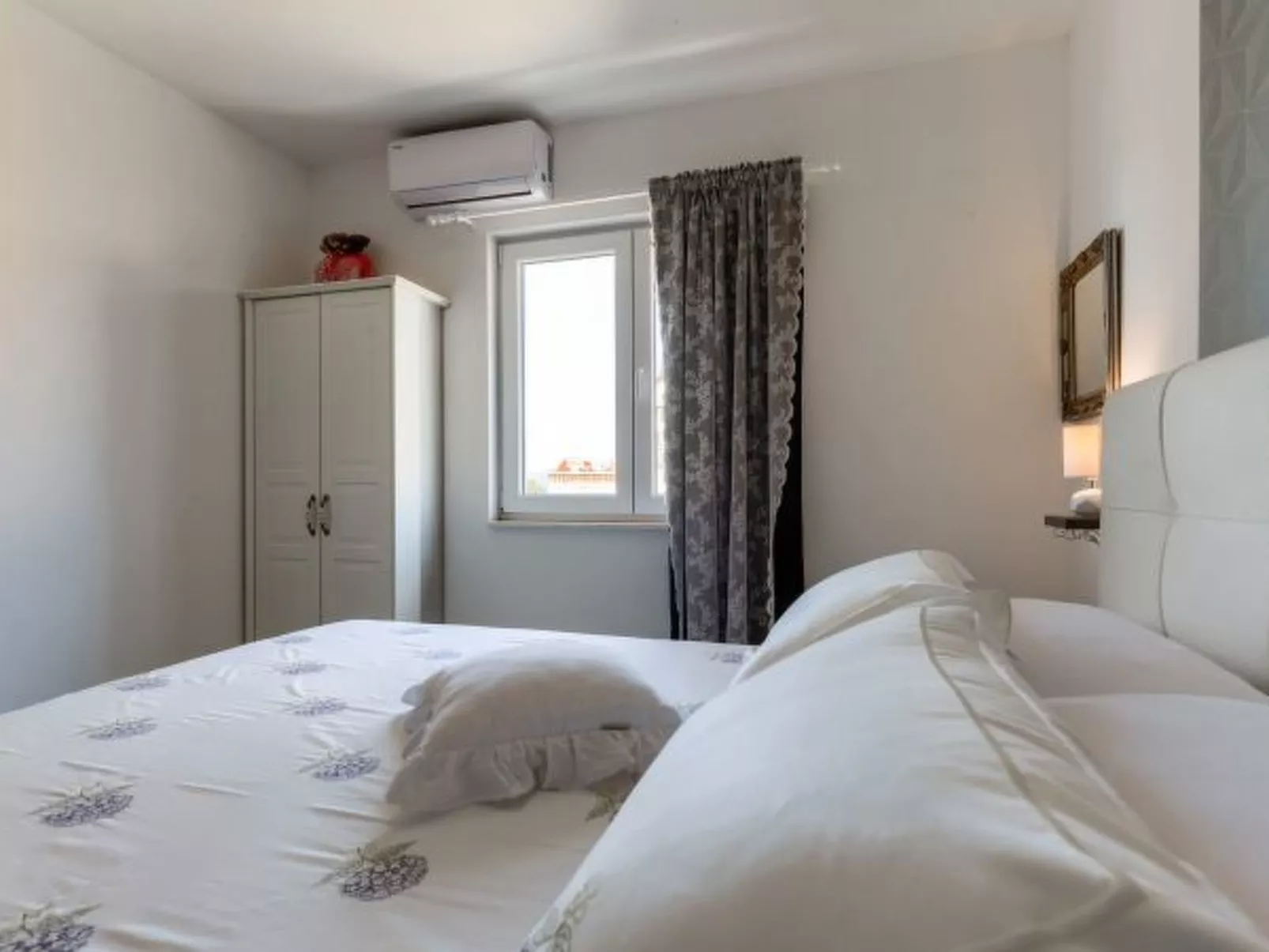 Villa Azzuro with jacuzzi and pool - Image-tags.info