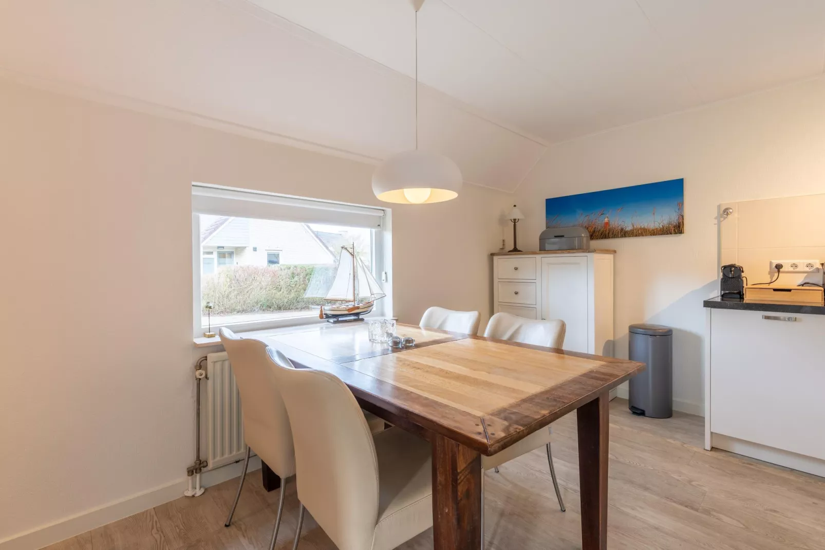 Kamperfoelie 77 - Eetkamer