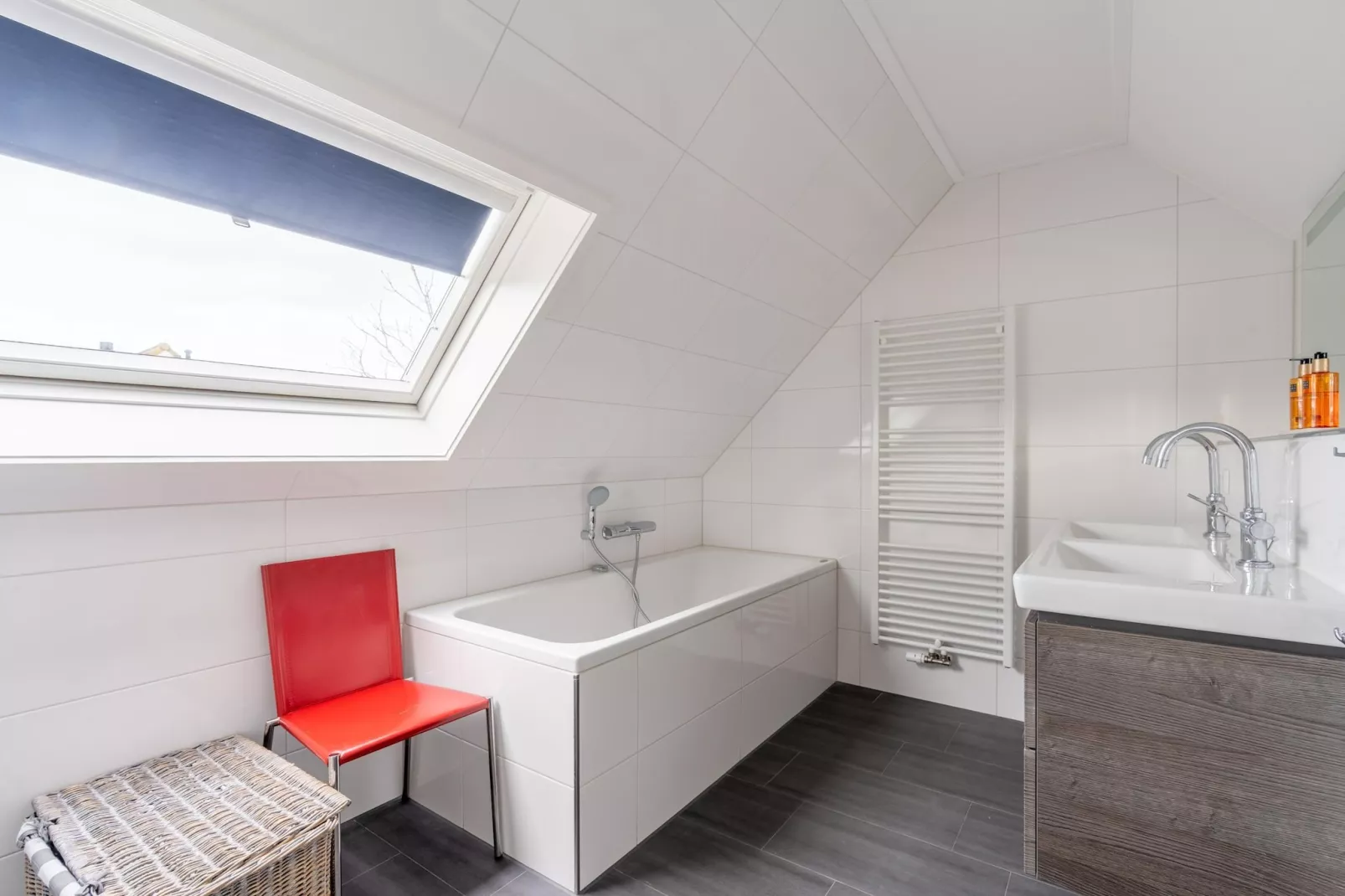 Kamperfoelie 77 - Badkamer