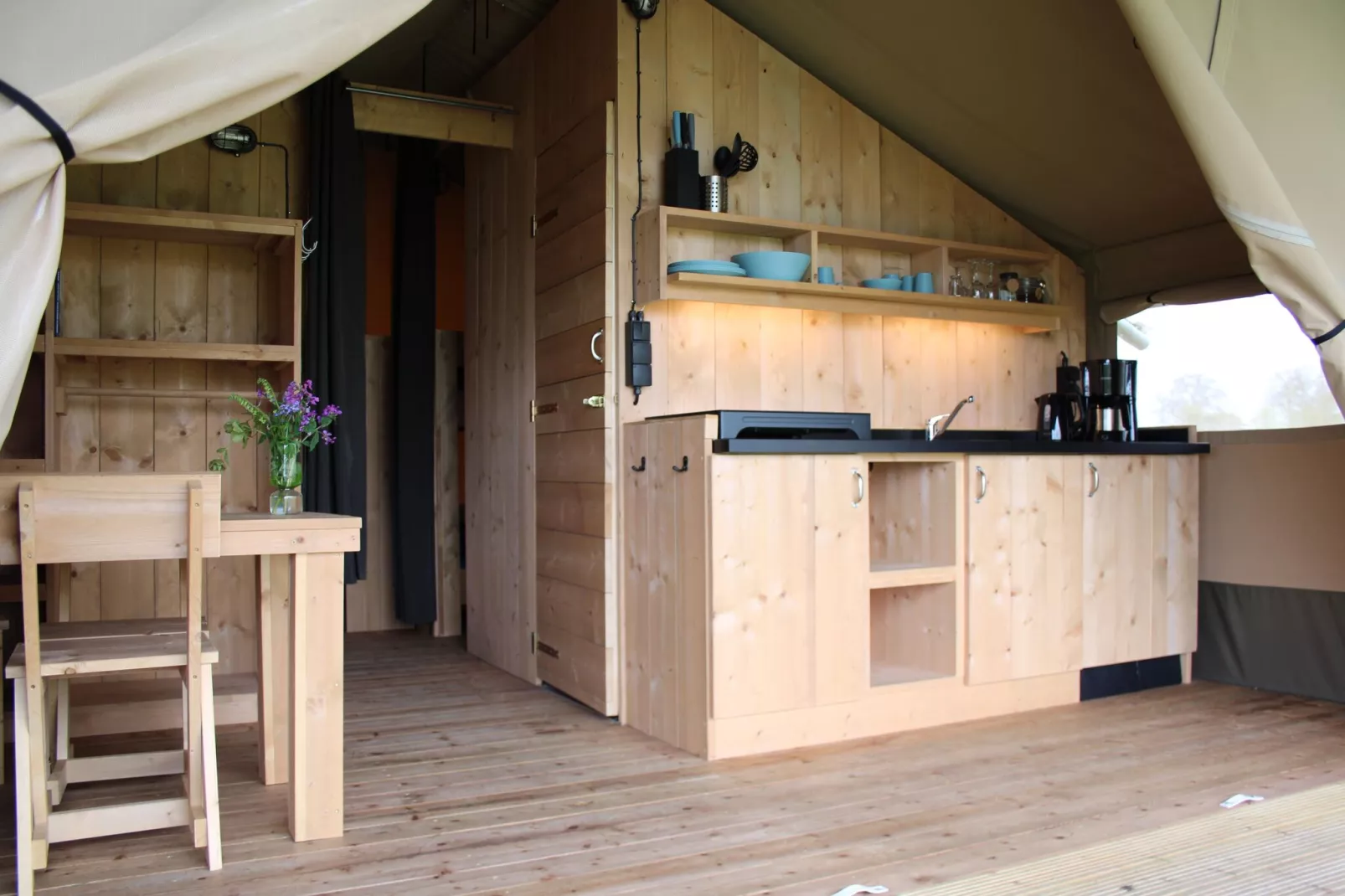 Luxe glamping met badkamer 1