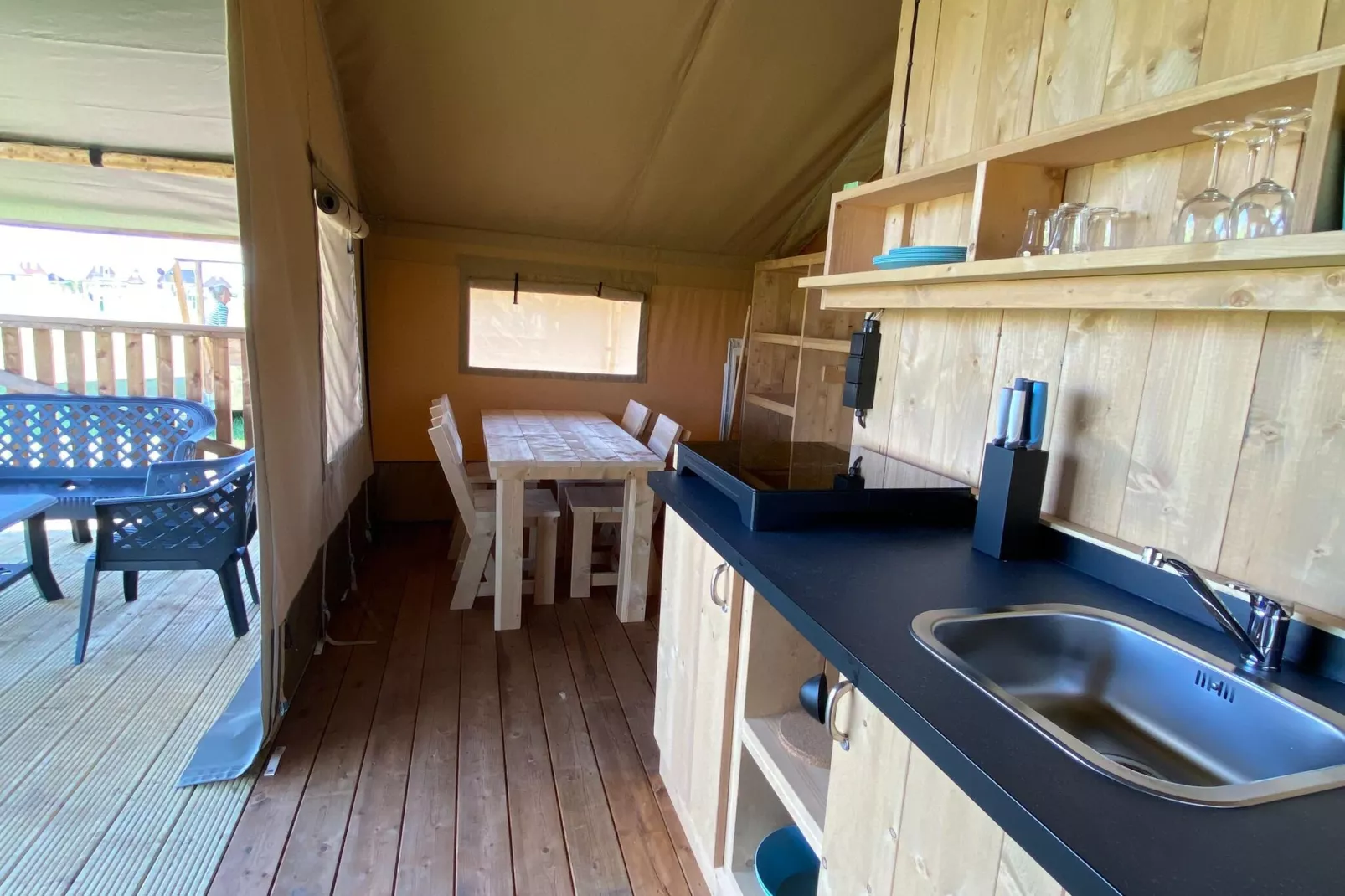 Luxe glamping met badkamer 1-Keuken