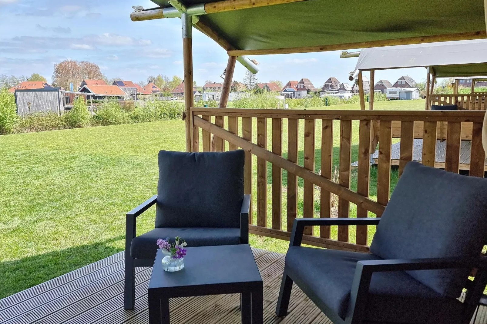 Luxe glamping met badkamer 1-Terrasbalkon