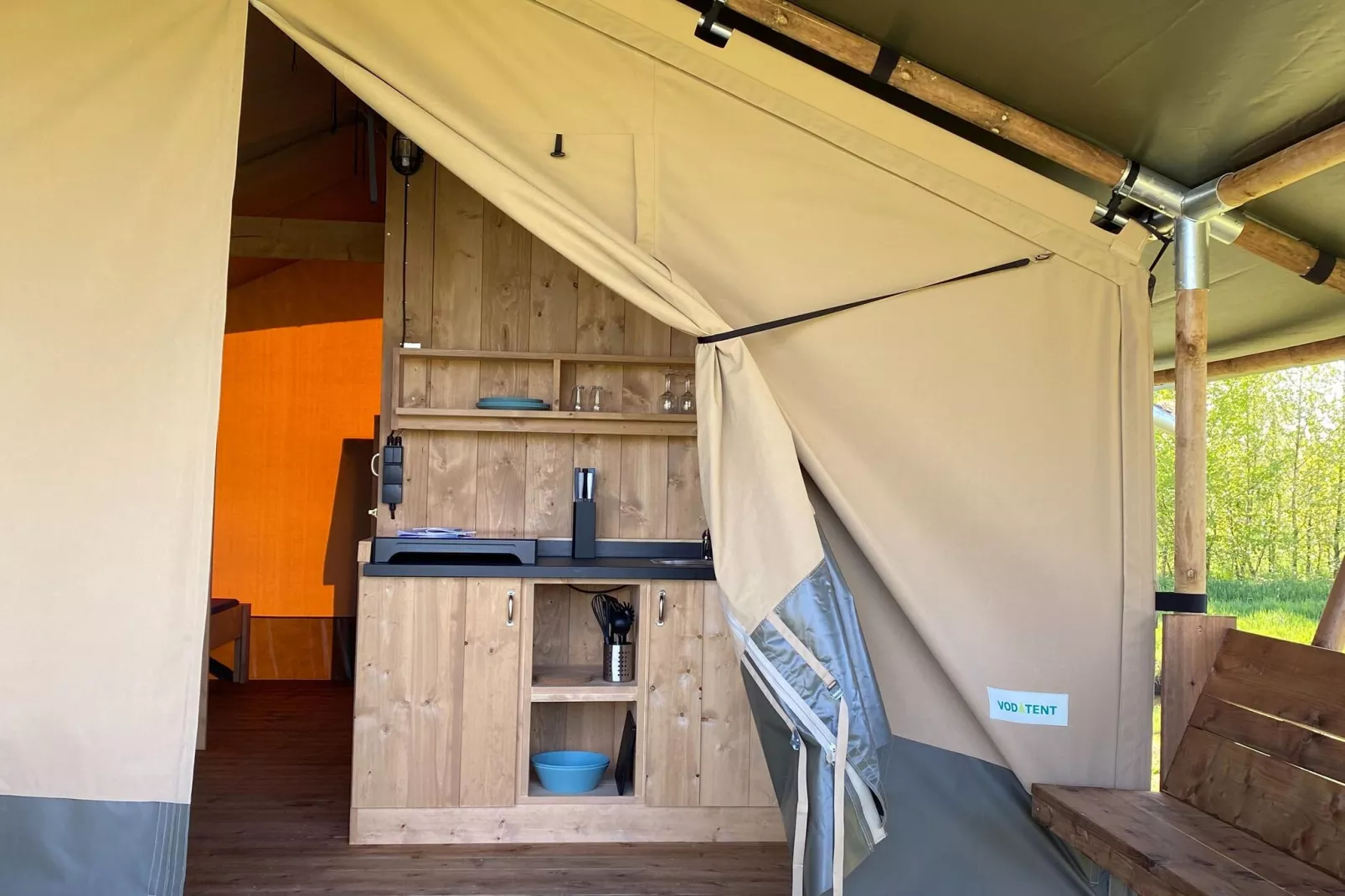 Luxe glamping met badkamer 1-Terrasbalkon