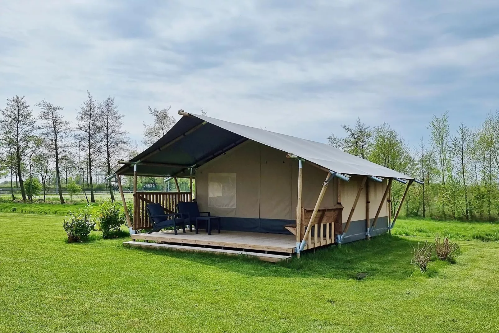 Luxe glamping met badkamer 1-Buitenkant zomer