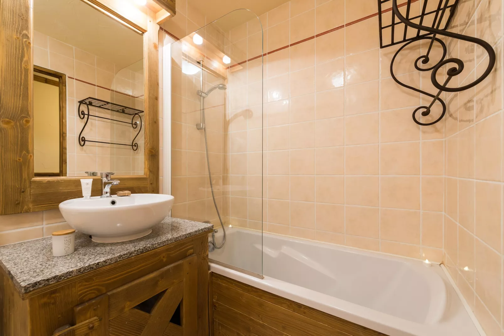 Chalet Le Refuge 3 - Badkamer