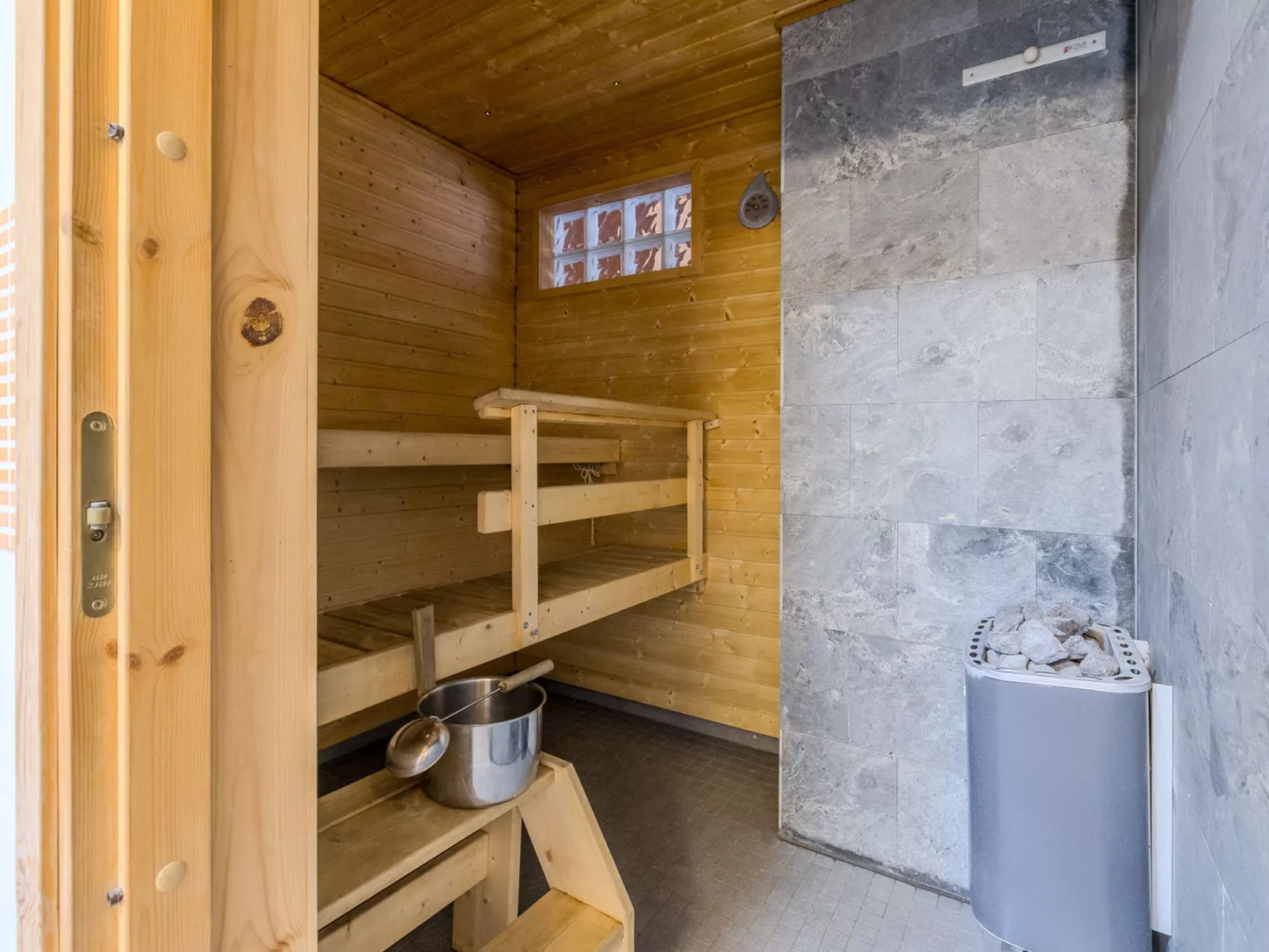 Kainaloranta - Binnen