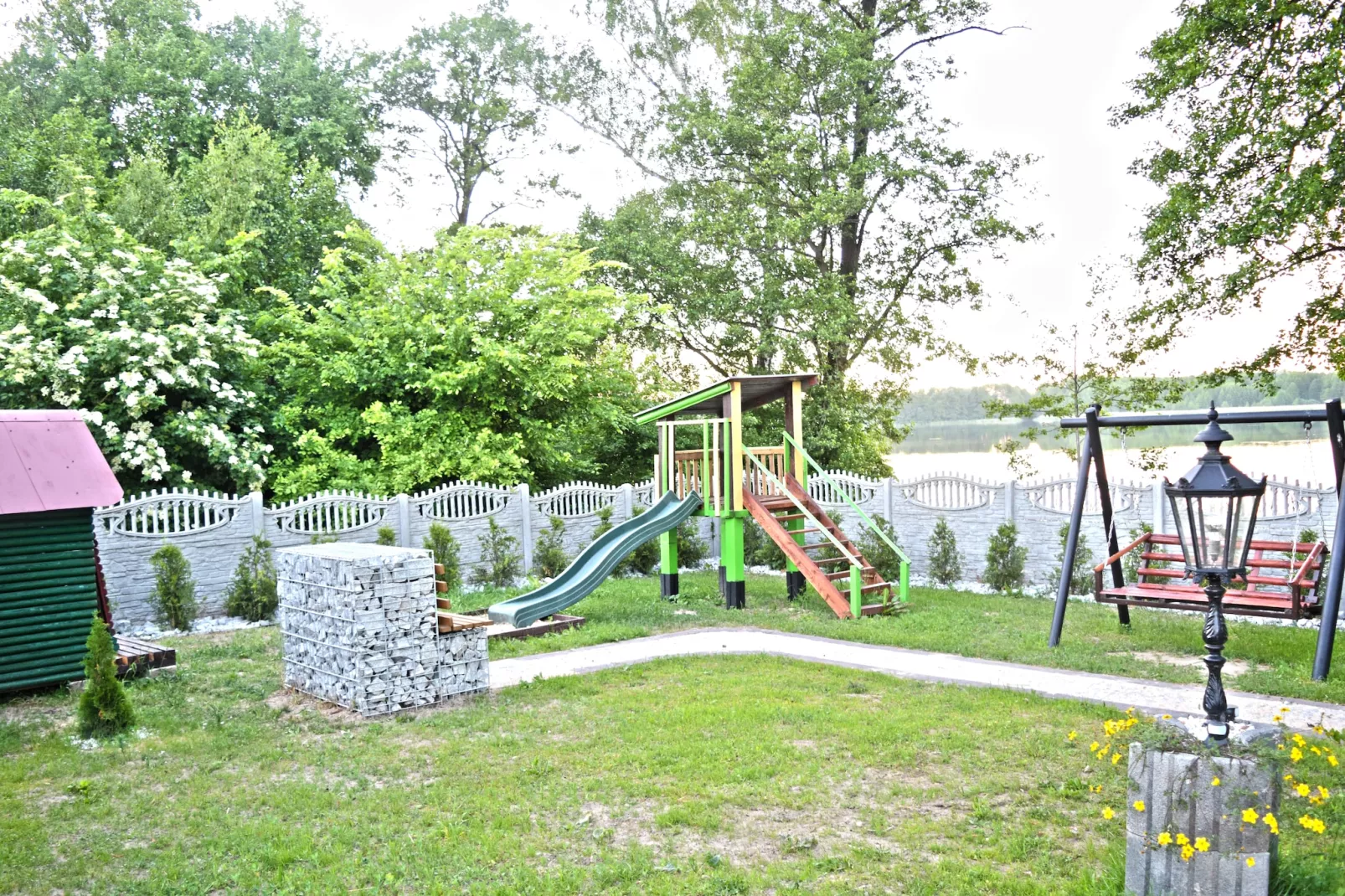 Dom wakacyjny nad jeziorem Goszcza w Lubrzy dla max 4 osób - Tuinen zomer