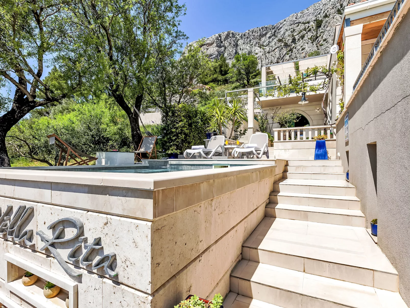 "Villa Rita" mit Blick auf das Wasser - Buiten