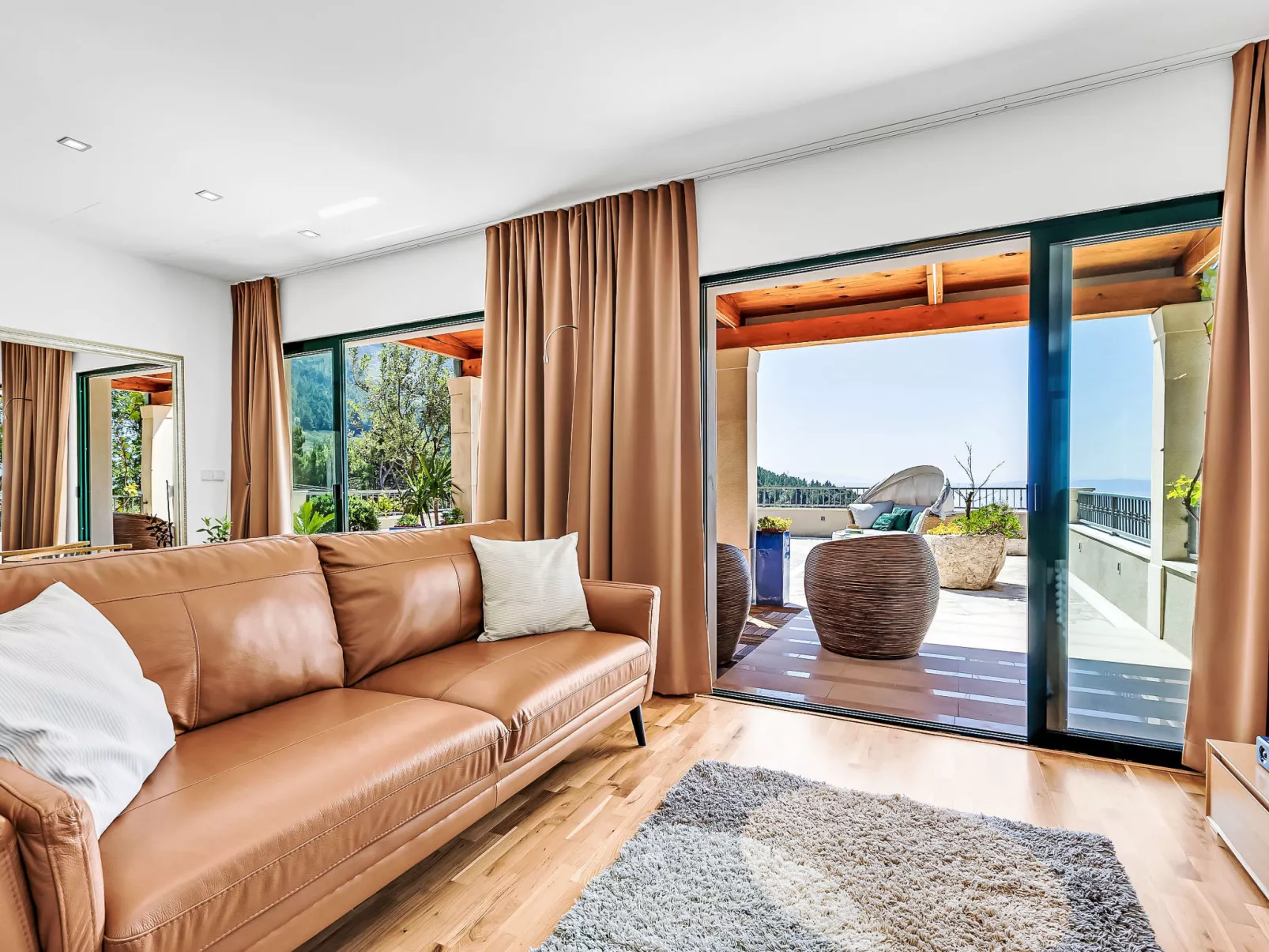 "Villa Rita" mit Blick auf das Wasser - Buiten