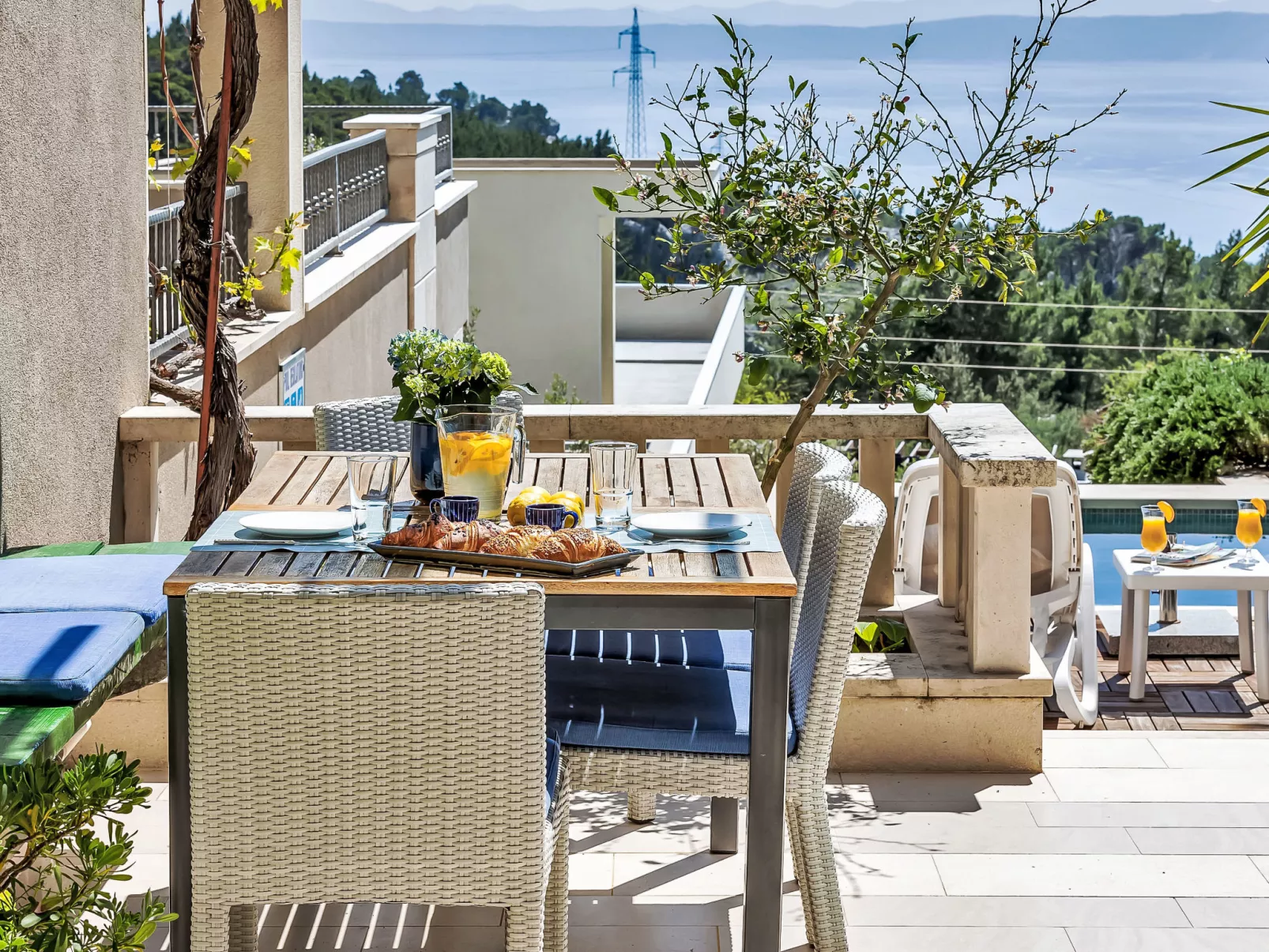 "Villa Rita" mit Blick auf das Wasser - Buiten