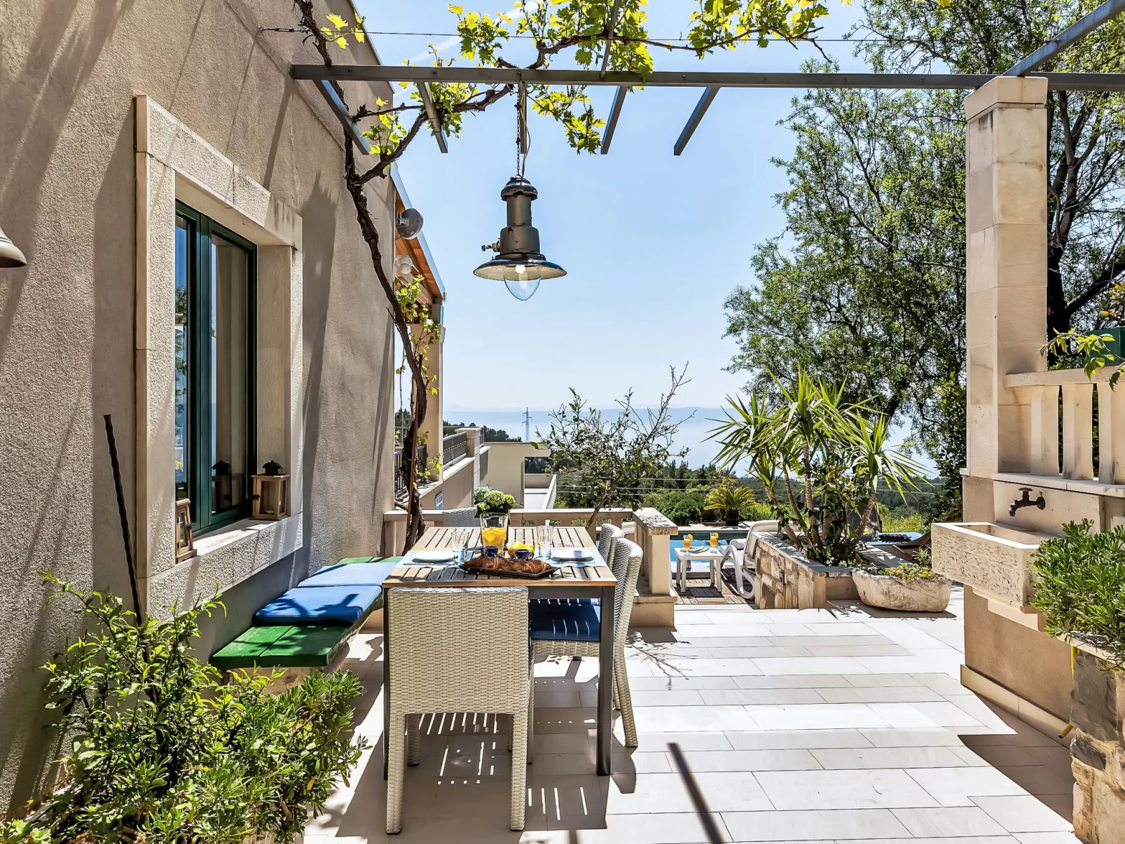 "Villa Rita" mit Blick auf das Wasser - Buiten