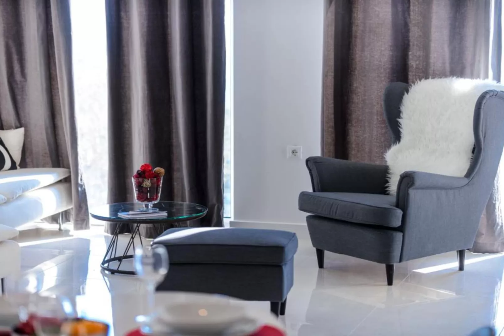 Apartments Villa Capitano - Two Bedroom Apartment with Balcony and Sea View (CRNI)