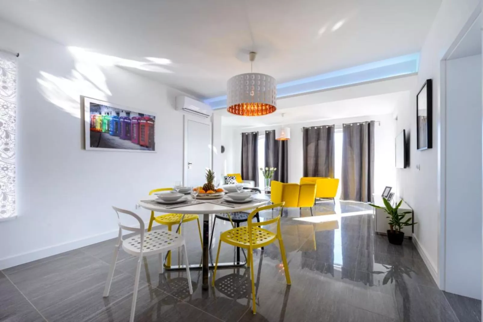 Apartments Villa Capitano - Two Bedroom Apartment with Balcony and Sea View (ŽUTI)