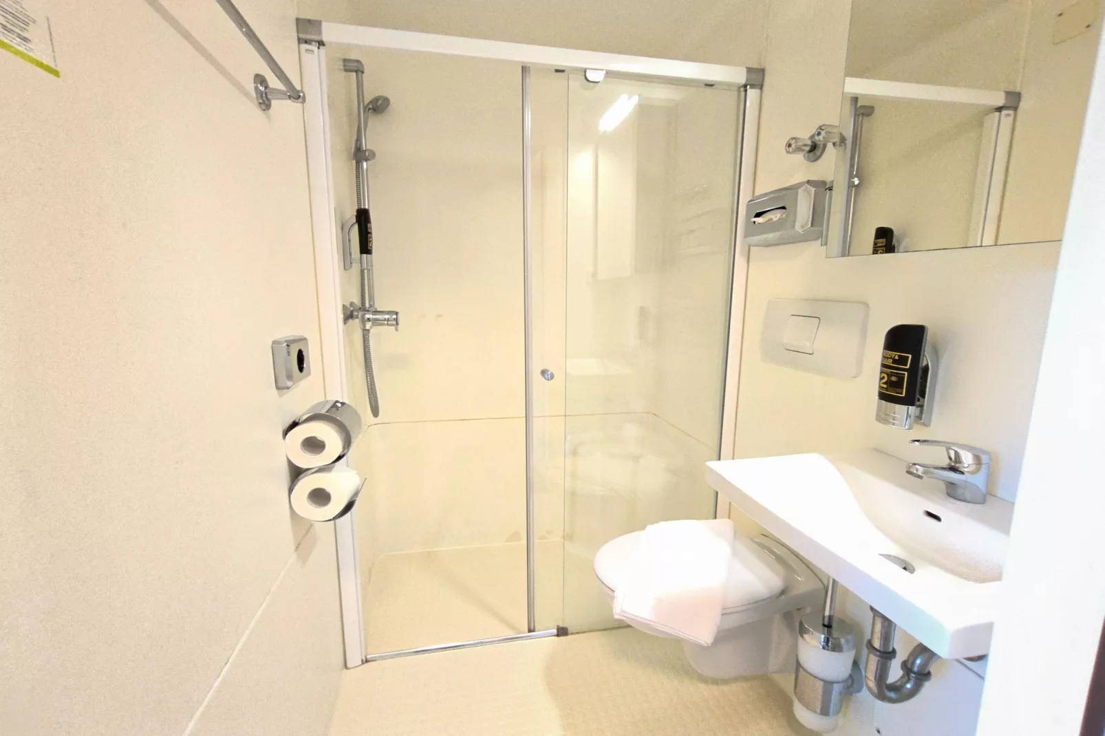 Double Room with Balcony - Badkamer