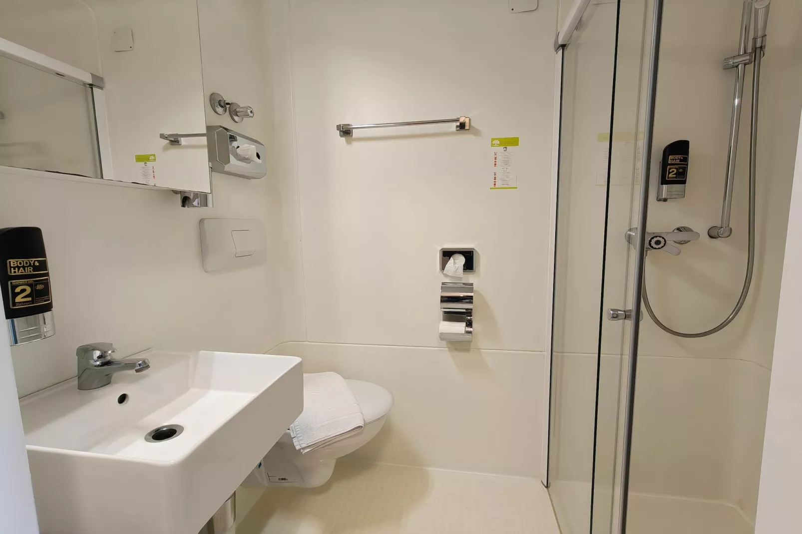 Double Room - Badkamer