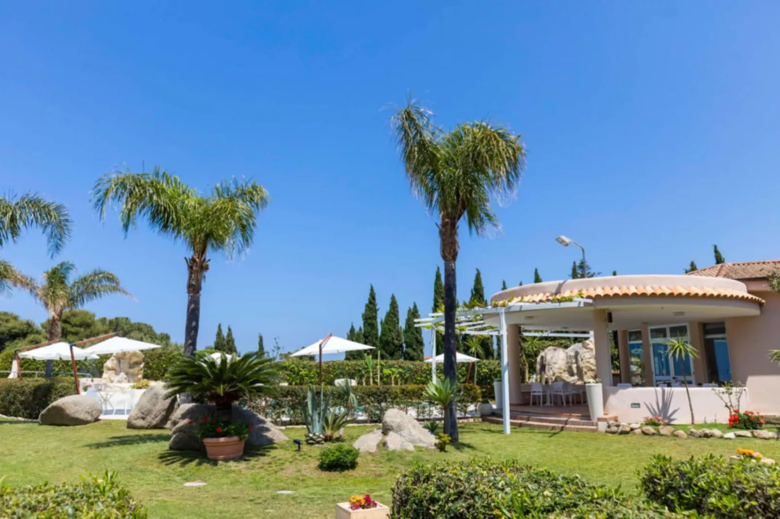 L' arcobaleno Resort - APARTMENT 2 PAX - A AP02 - Buitenkant zomer