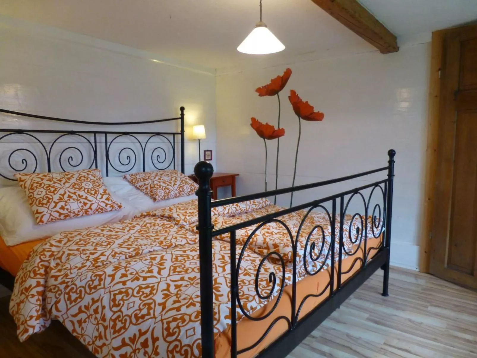 Chalet-Hausteil mit Garten im Dorfkern - Binnen