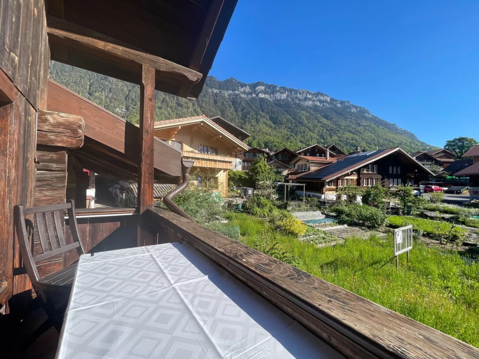 Chalet-Hausteil mit Garten im Dorfkern - Buiten