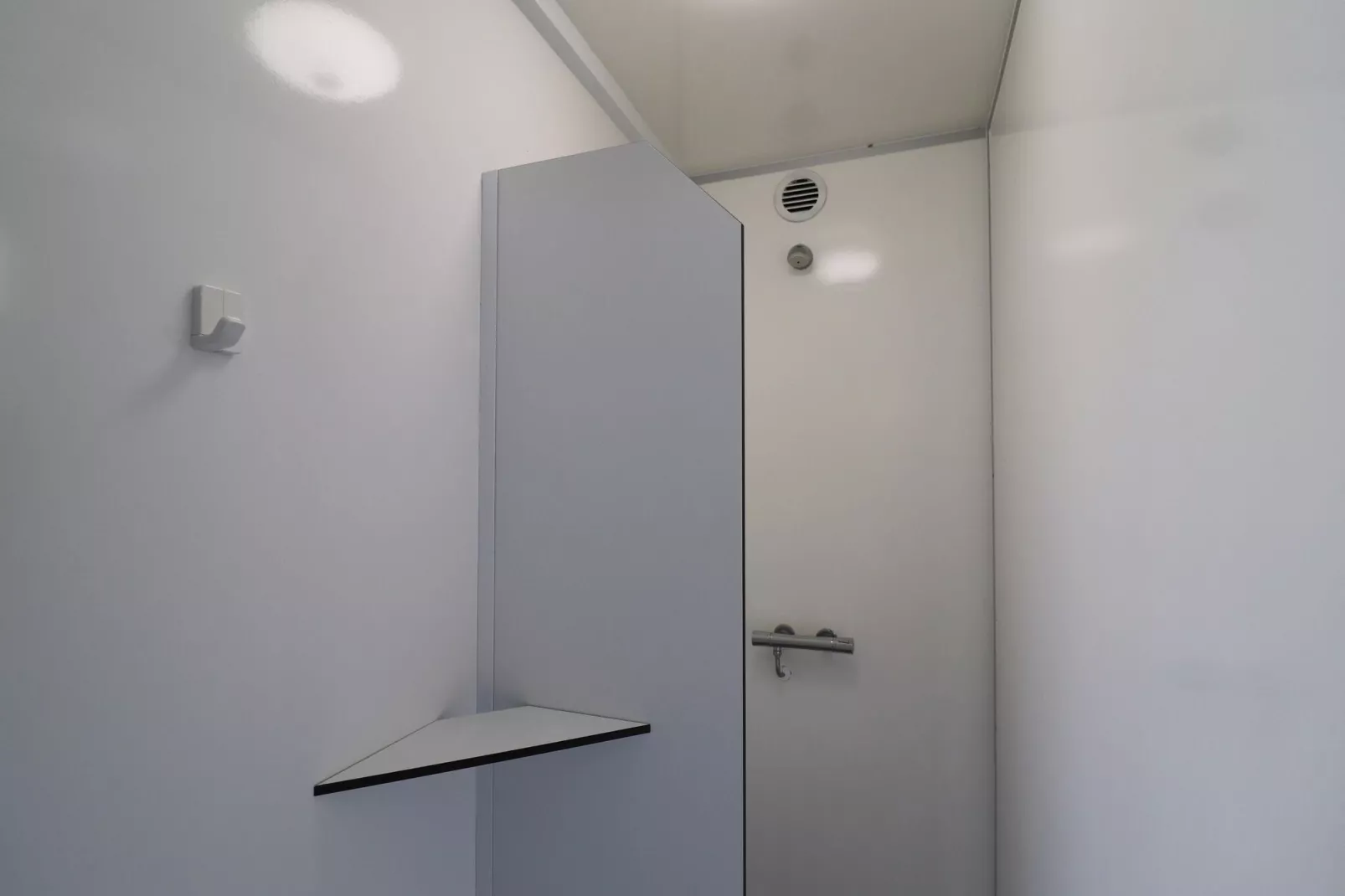 Safaritent ''Noflik"-Badkamer