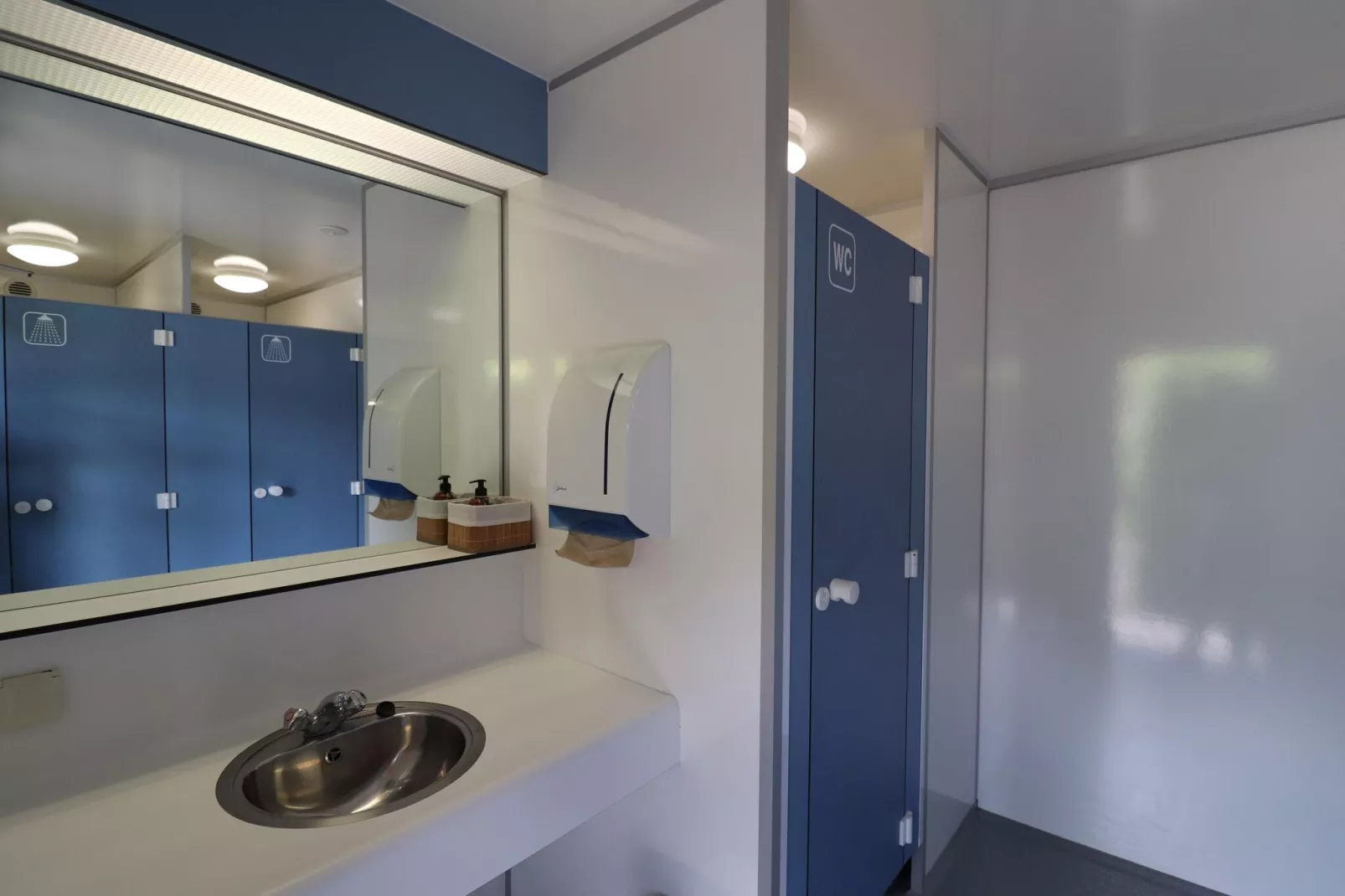 Safaritent ''Noflik"-Badkamer