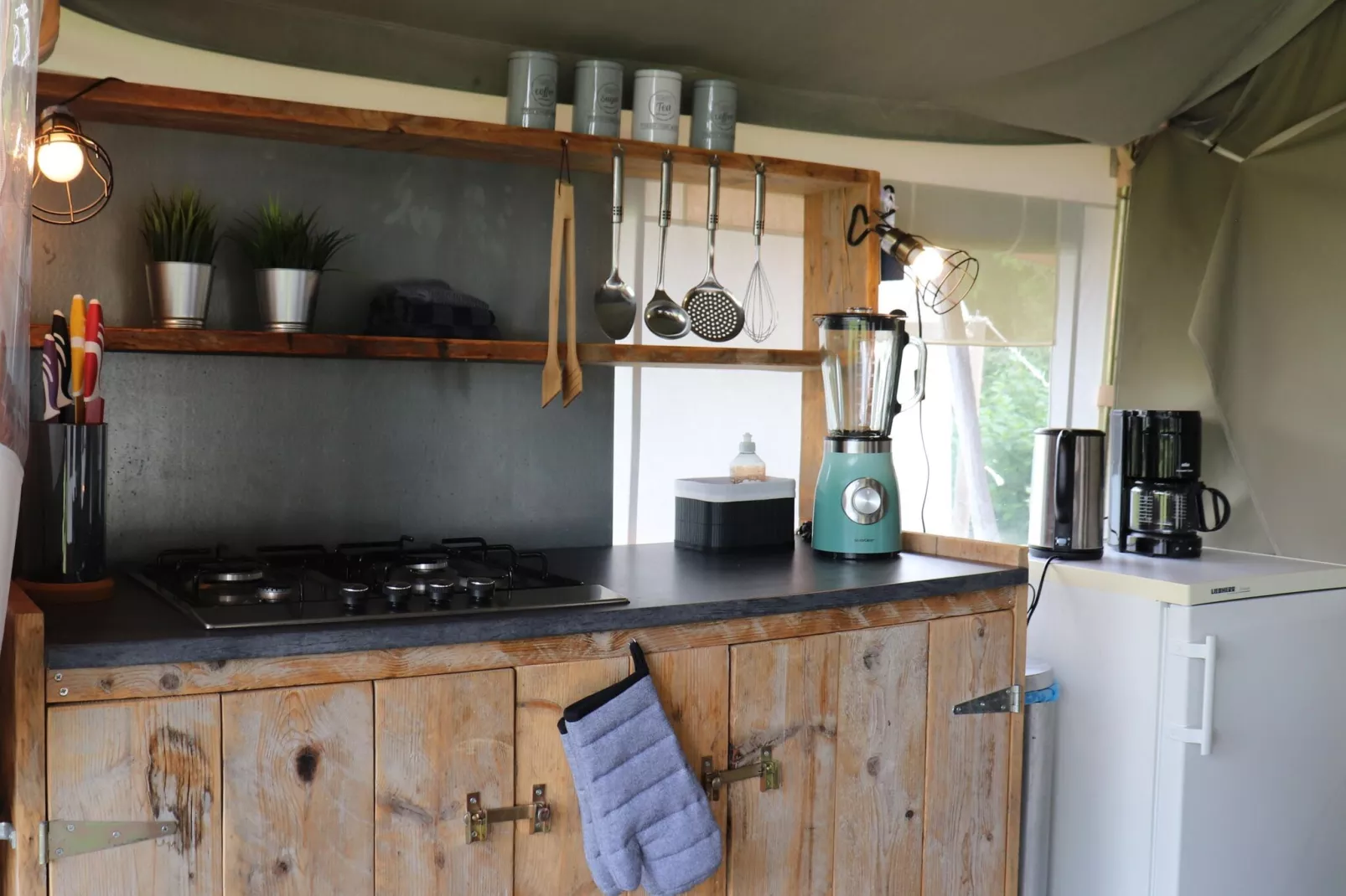 Safaritent ''Noflik"-Keuken