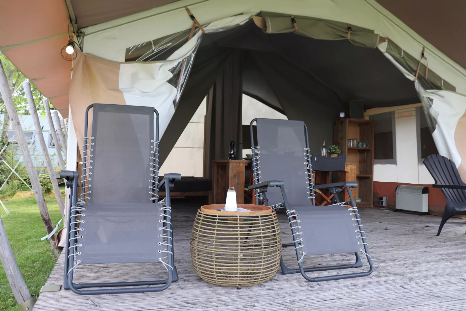 Safaritent ''Noflik"-Terrasbalkon