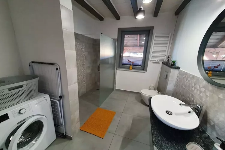 Dom wakacyjny bliźniak Wdzydze 1 - Badkamer