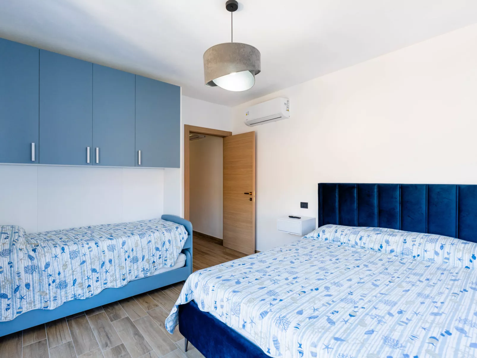 Tra le onde - Binnen