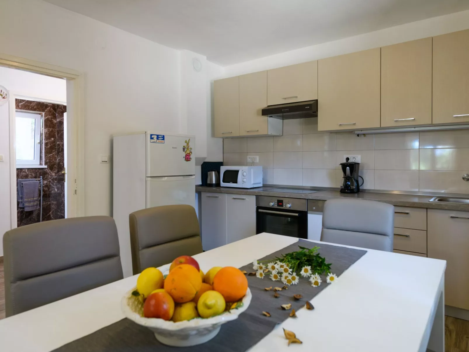 Wunderschönes Ferienhaus in Pomer mit Garten - Image-tags.info