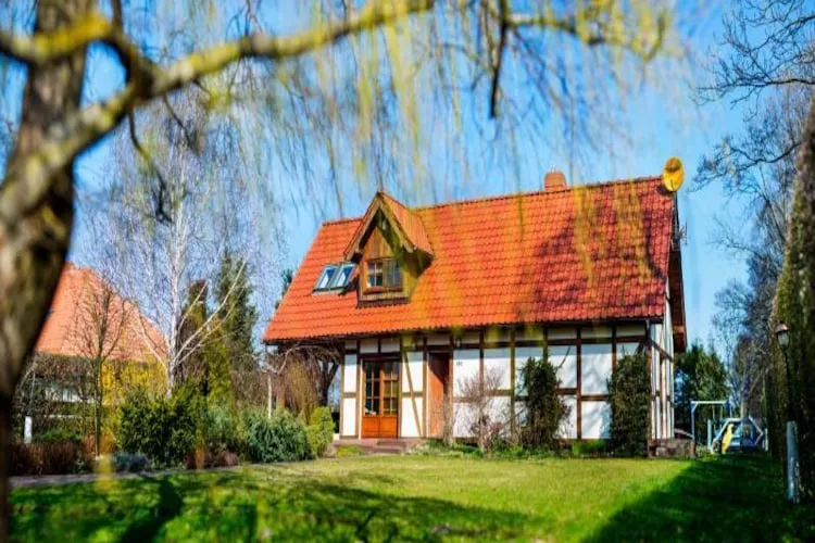 Dom wakacyjny w Karwieńskich Błotach - Buitenlucht