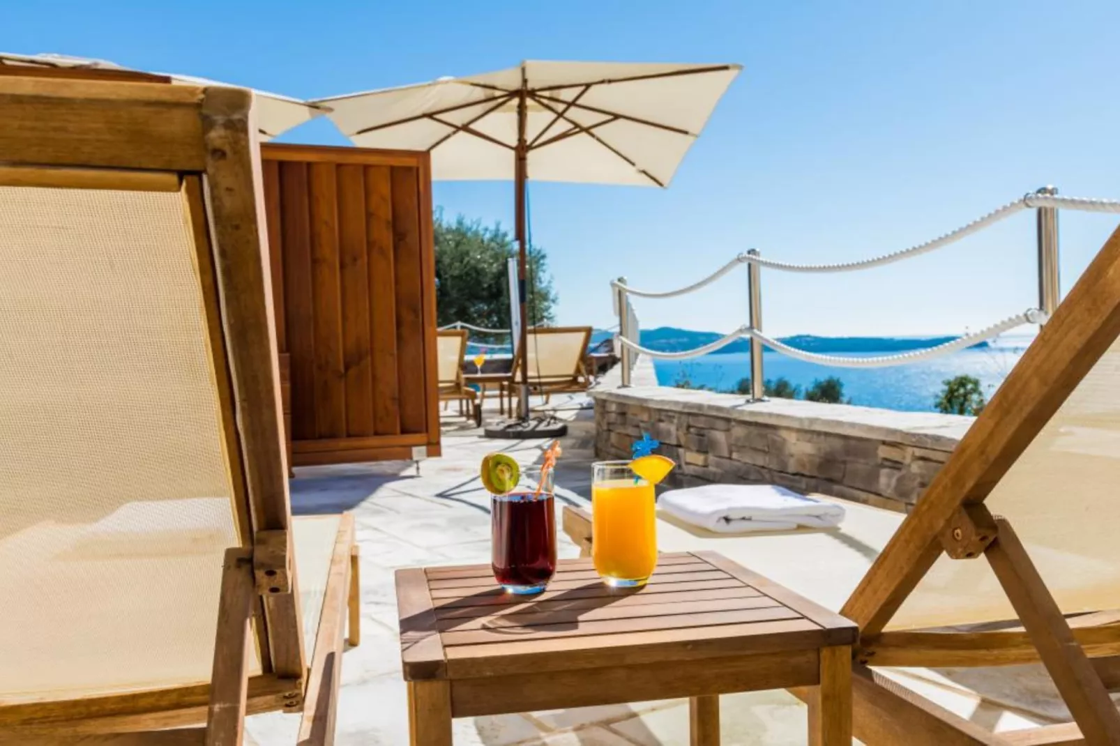 Apartments Villa Capitano - Two Bedroom Apartment with Balcony and Sea View (CRNI) - Zwembad