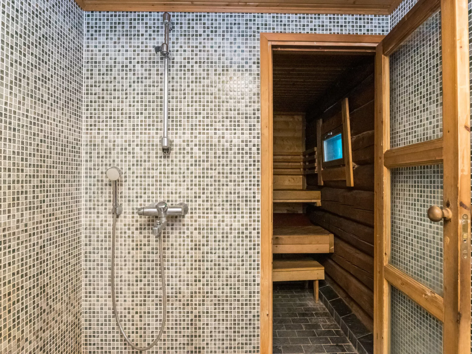 Luhtalemmikki - Binnen