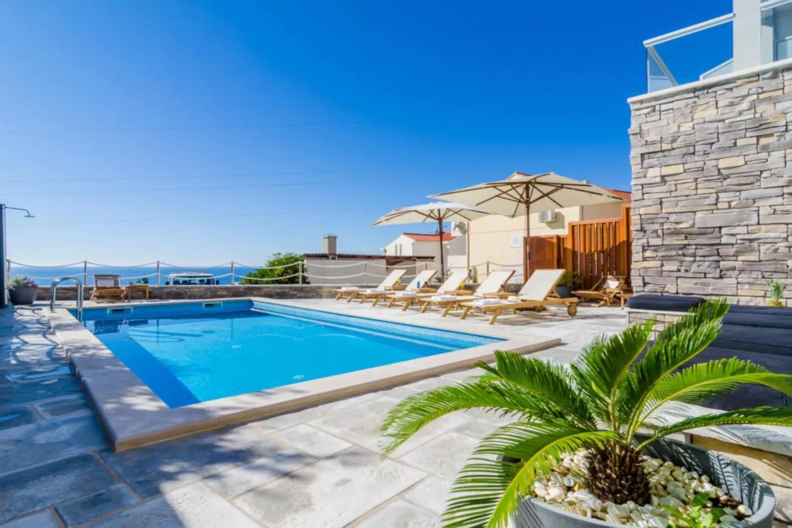 Apartments Villa Capitano - Two Bedroom Apartment with Balcony and Sea View (ŽUTI) - Zwembad