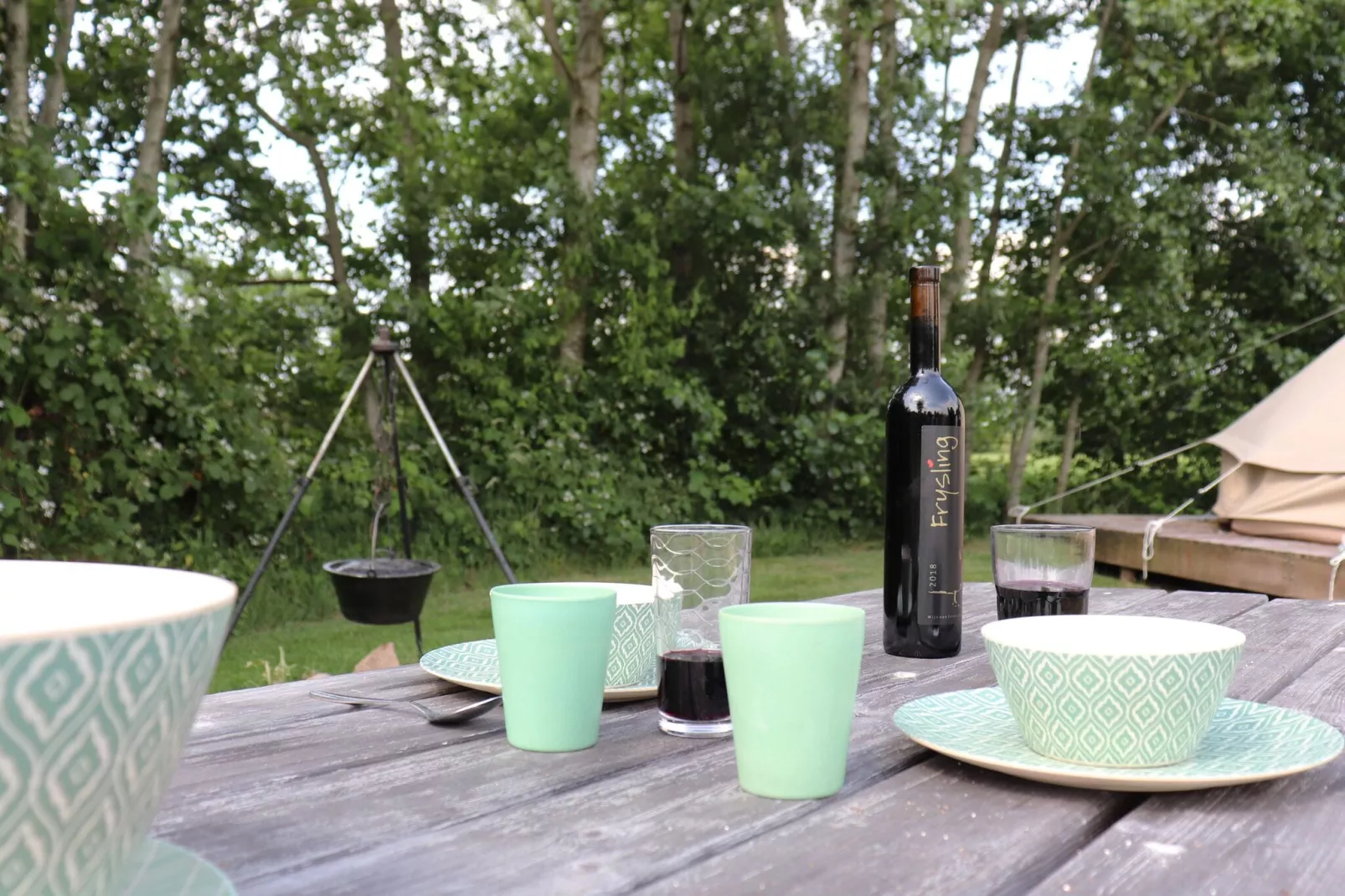 Twee Glamour tenten "Kreas" en "Smuk" naast elkaar-Terrasbalkon