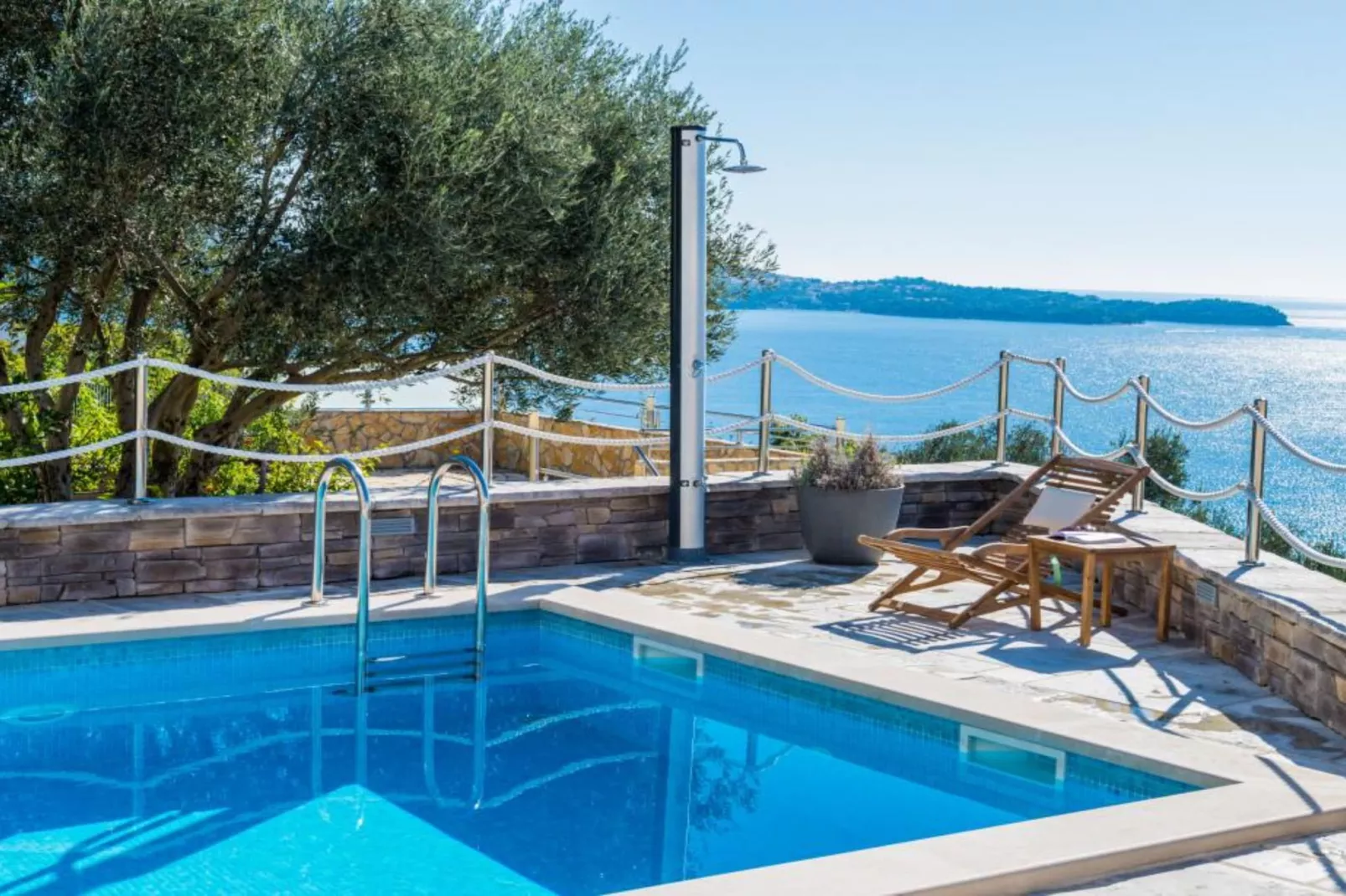 Apartments Villa Capitano - Two Bedroom Apartment with Balcony and Sea View (CRNI) - Zwembad