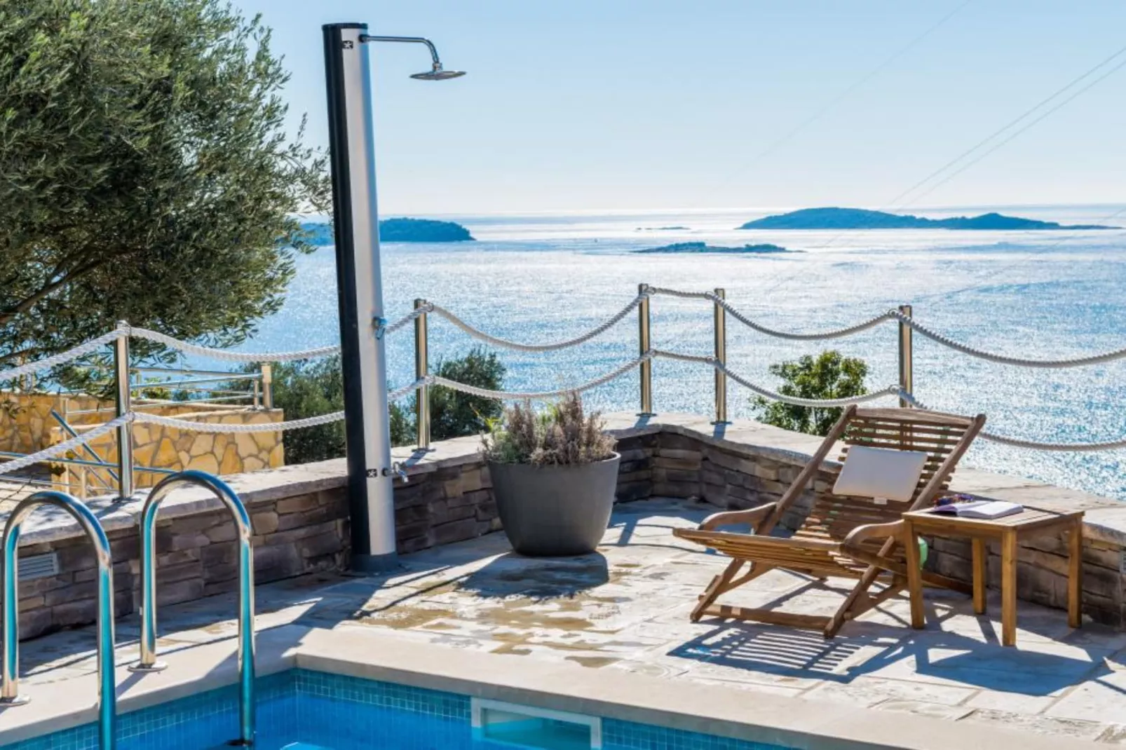 Apartments Villa Capitano - Two Bedroom Apartment with Balcony and Sea View (CRNI) - Zwembad