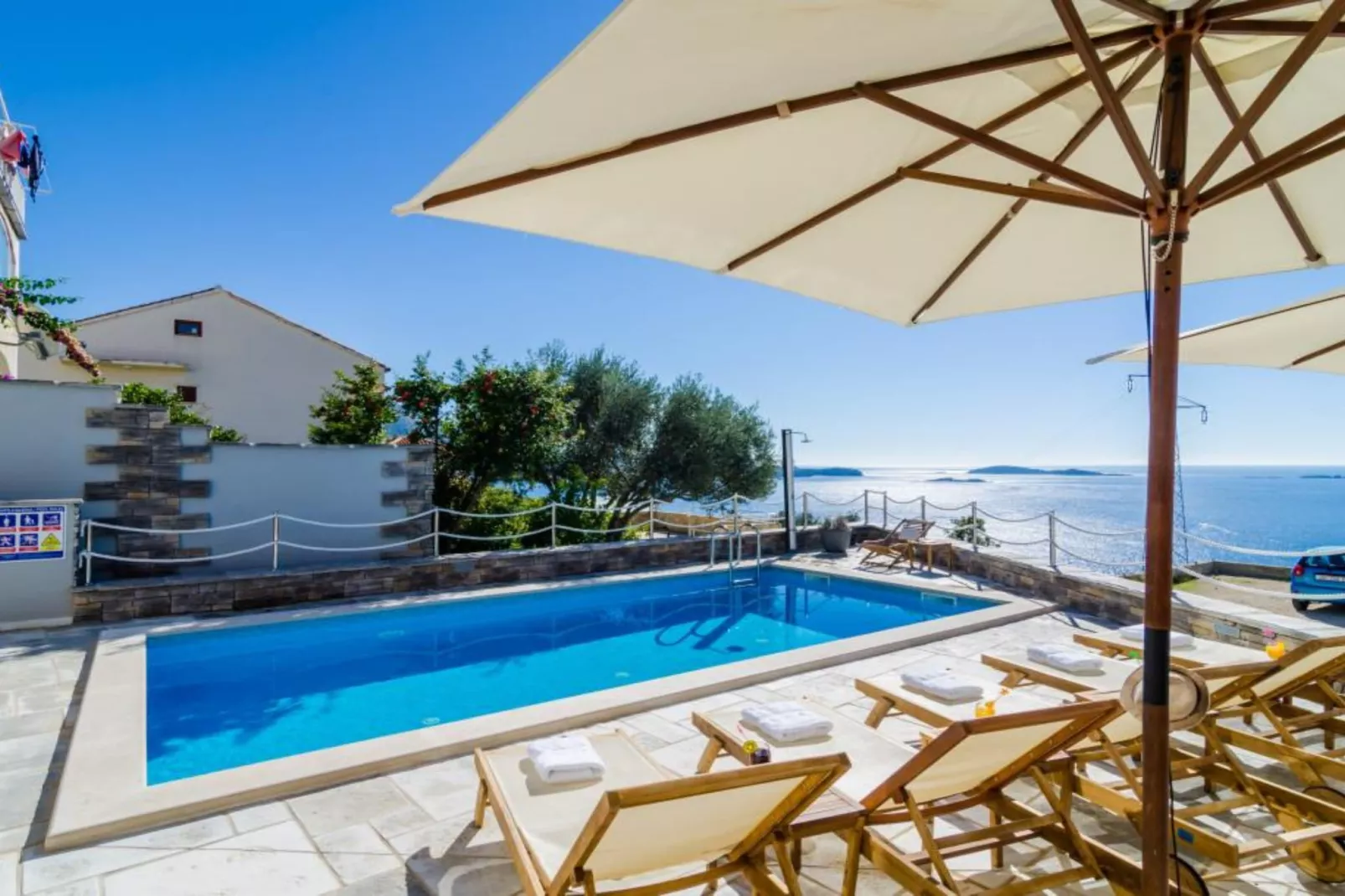 Apartments Villa Capitano - Two Bedroom Apartment with Balcony and Sea View (CRNI) - Zwembad
