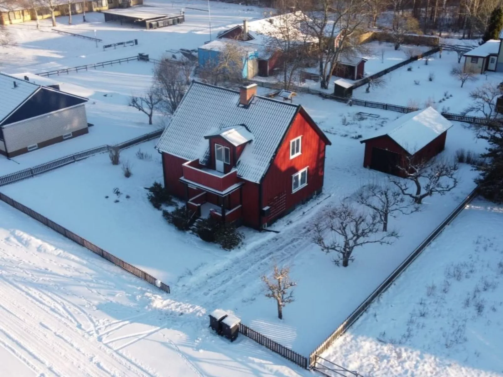 Buntes Schwedenhaus Lillebror - Buiten