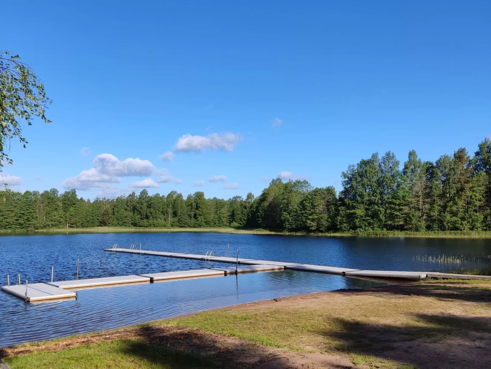 Buntes Schwedenhaus Lillebror - Buiten