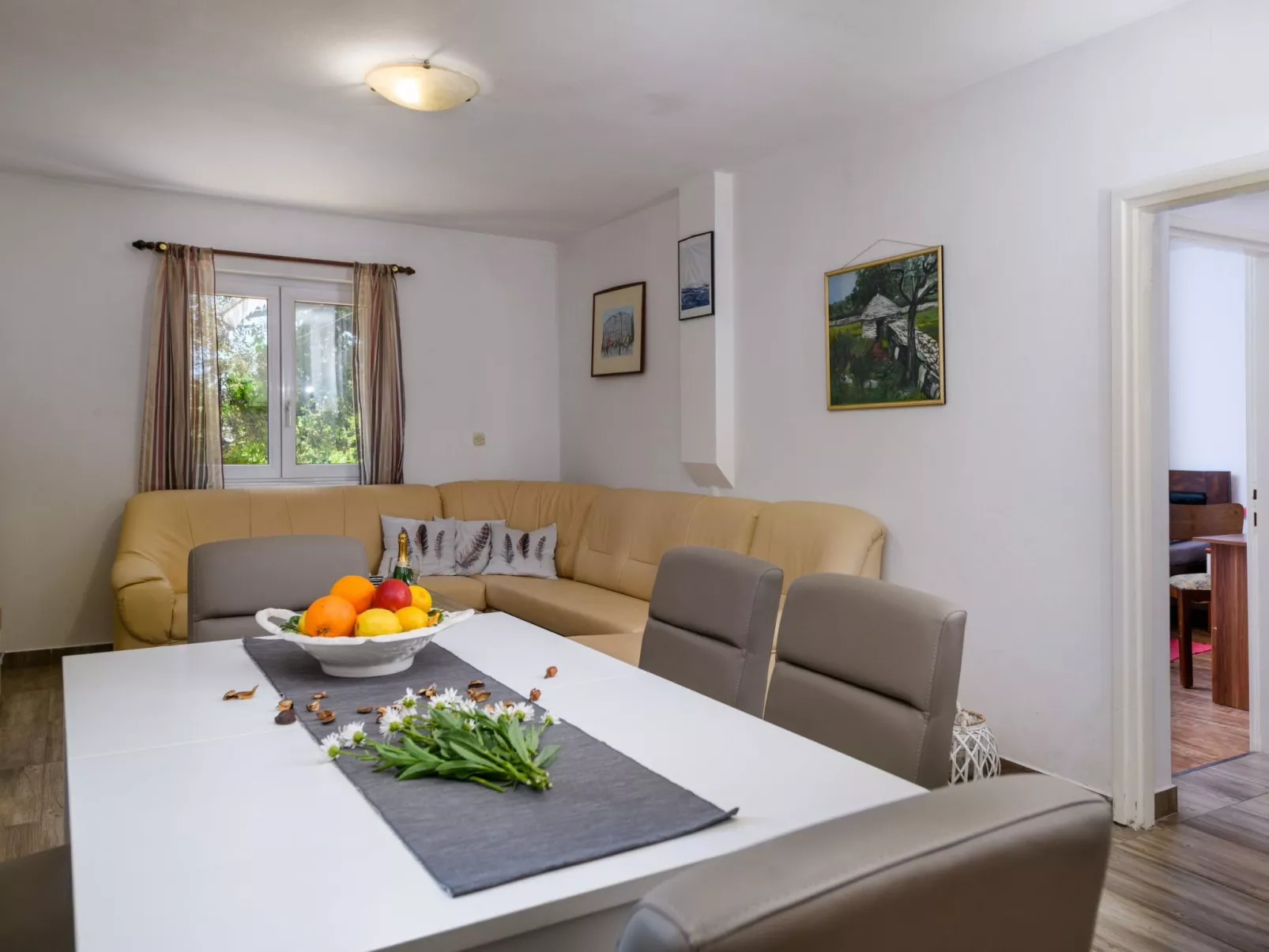 Wunderschönes Ferienhaus in Pomer mit Garten - Image-tags.info