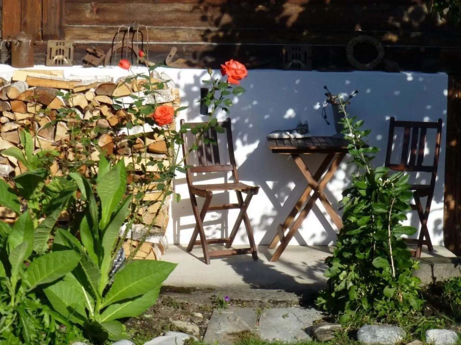 Chalet-Hausteil mit Garten im Dorfkern - Buiten