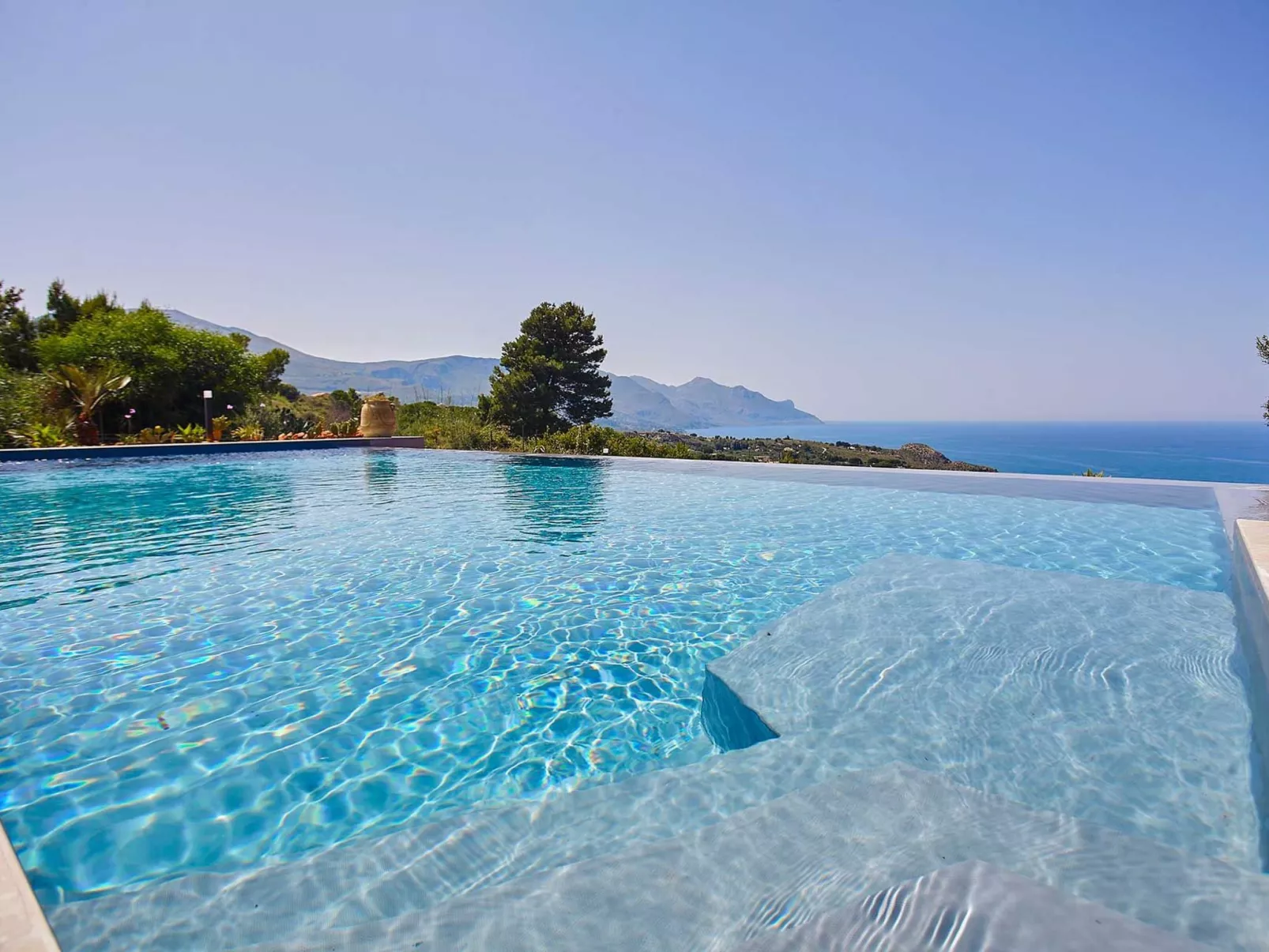 Charming Villa Antonella with pool and sea view - Buiten